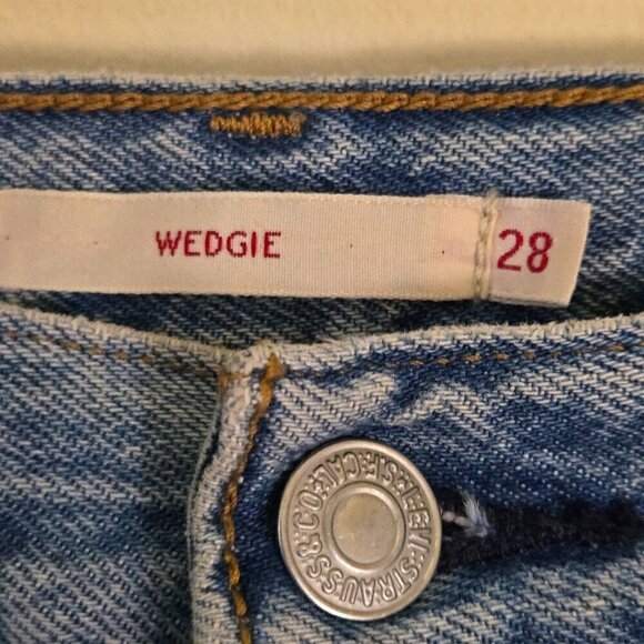 Levi's Wedgie Premium Denim Busted Knees Button Fly 100% Cotton Jeans Size 28 - Picture 9 of 11